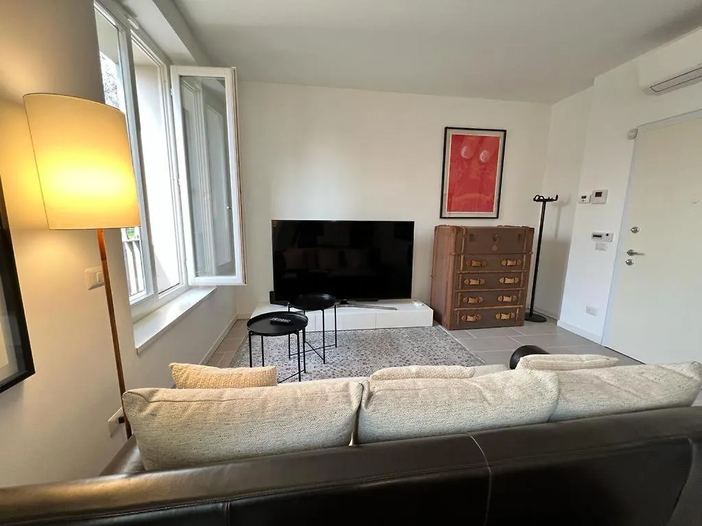 Appartamento Kibilu - Viale Umbria Milano 0*,  Italia